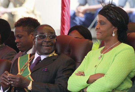 © Reuters. Zimbabwe's President Mugabe and his wife Grace attend a Defence Force Day rally in Harare