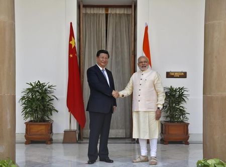 © Reuters. الرئيس الصيني يقول إنه عاقد العزم على تسوية الخلاف الحدودي مع الهند