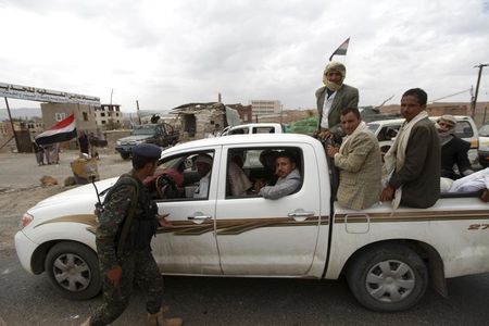 © Reuters. الحوثيون يدخلون العاصمة اليمنية
