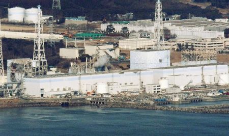 © Reuters. An aerial view shows Fukushima Daiichi nuclear power plant in Fukushima