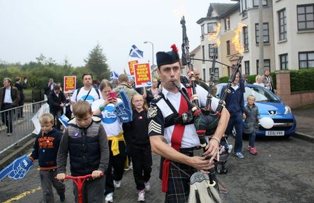© Reuters. Marcha pela independência da Escócia em Edimburgo