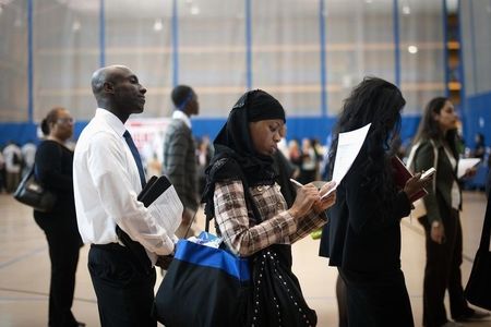 © Reuters. Job seekers wait to see recruiters at a job fair sponsored by the New York Department of Labor in New York