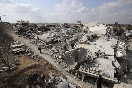 © Reuters. السعودية تعد بتقديم 500 مليون دولار لإعمار غزة