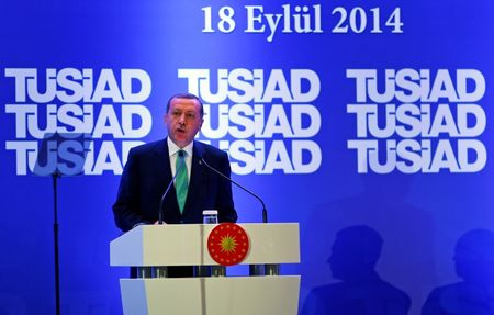 © Reuters. Turkish President Tayyip Erdogan addresses Turkish businessmen during a meeting of the Turkish Industry and Business Association (TUSIAD) in Istanbu