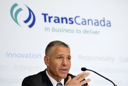 © Reuters. TransCanada President and Chief Executive Officer Russ Girling addresses the media after the Annual General Meeting in Calgary, Alberta