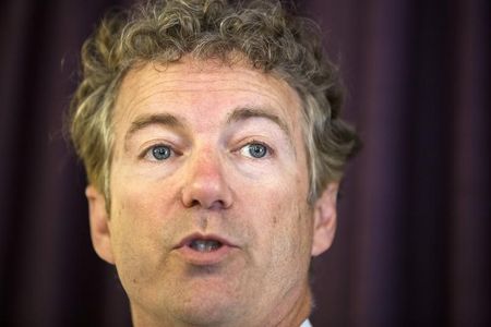 © Reuters. Senator Paul speaks to the media after addressing the inaugural Freedom Summit meeting for conservative speakers in Manchester