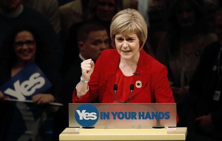 © Reuters. زعيمة لحملة الاستقلال في اسكتلندا تعترف فعليا بالهزيمة في استفتاء تاريخي