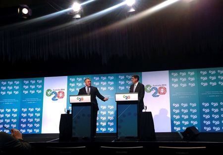 © Reuters. US Treasury Secretary Lew stands with his Australian counterpart Hockey during a media conference at the start of the G20 Finance Ministers and Central Bank Governors meeting in the northern Australian city of Cairns