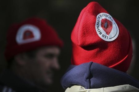 © Reuters. PRISON FERME POUR CINQ "BONNETS ROUGES"