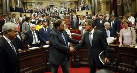 © Reuters. Mas sueña con Escocia y el Parlamento catalán aprueba la ley de consultas