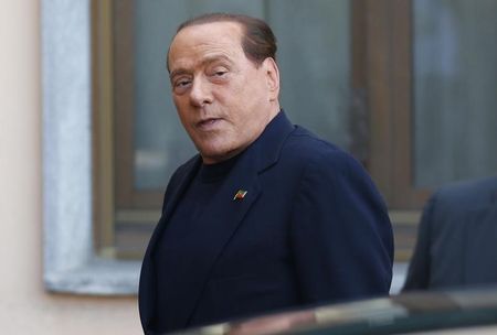 © Reuters. LA JUSTICE EUROPÉENNE ACCEPTE D'ÉTUDIER UN RECOURS DE BERLUSCONI