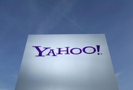 © Reuters. A Yahoo logo is pictured in front of a building in Rolle