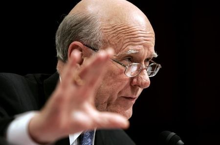 © Reuters. Senate Select Commmittee Chaiman speaks during the CIA confirmation hearing of Hayden in Washington