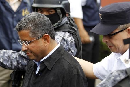 © Reuters. Envían a prisión a expresidente de El Salvador por delitos de corrupción