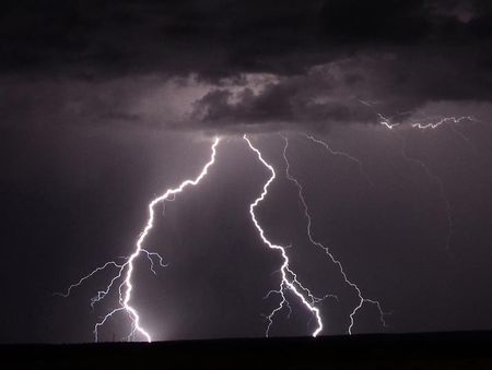 © Reuters. VIOLENTS ORAGES SUR LE GARD