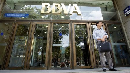 © Reuters. BBVA estudia la venta de su unidad de recobro, dice un diario