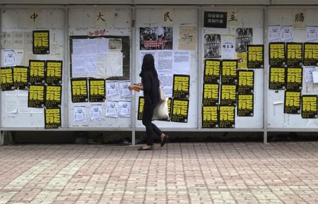 © Reuters. Posters printed with a yellow Chinese character saying "boycott" are displayed on a notice board inside the Chinese University of Hong Kong