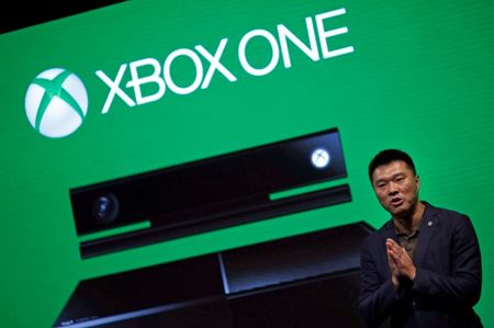 © Reuters. Xie, general manager of management and operations of Microsoft in China, speaks during the presentation of the Xbox One by Microsoft as part of ChinaJoy 2014 in Shanghai