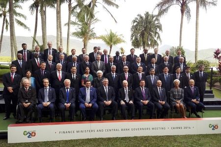 © Reuters. Delegates of the G20 Finance Ministers and Central Bank Governors Meeting pose together during an official photograph in Cairns