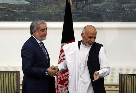 © Reuters. توقيع اتفاق على تشكيل حكومة وحدة في افغانستان بعد شهور من الخلافات