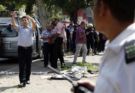 © Reuters. الداخلية المصرية: مقتل ضابطي شرطة في انفجار بالقاهرة