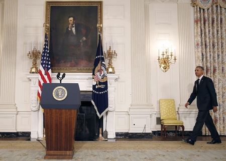 © Reuters. U.S. President Obama walks before he talks about Syria while in the State Dining Room at the White House in Washington