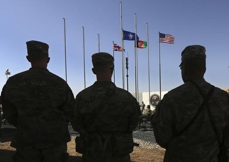 © Reuters. Marines EEUU y fuerzas combate británicas finalizan operaciones en Afganistán