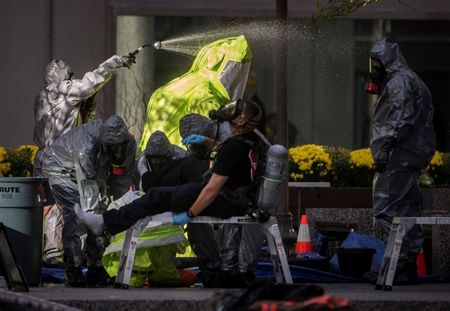 © Reuters. Emergency workers spray a person in a hazmat suit during a mock crisis response exercise in Toronto