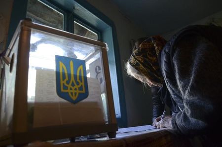 © Reuters. في شرق أوكرانيا.. معظم الناخبين لا يحلمون سوى بالسلام