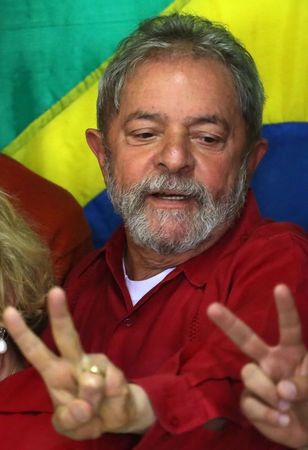 © Reuters. Ex-presidente Luiz Inácio Lula da Silva depois de votar no 1º turno da eleição presidencial em São Bernardo do Campo (SP)