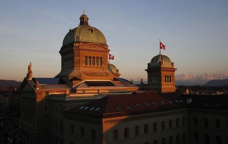 © Reuters. File picture of the Swiss Federal Palace in Bern