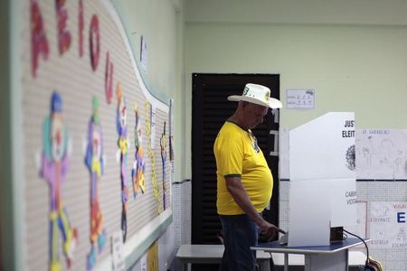 © Reuters. Eleitor vota em Brasília