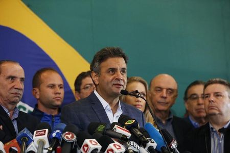 © Reuters. Candidato do PSDB à Presidência, Aécio Neves, derrotado neste domingo