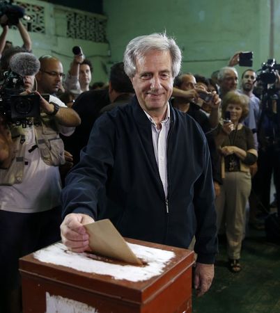 © Reuters. مرشح الحزب الحاكم في انتخابات الرئاسة بأوروجواي :الانتخابات في طريقها لجولة إعادة