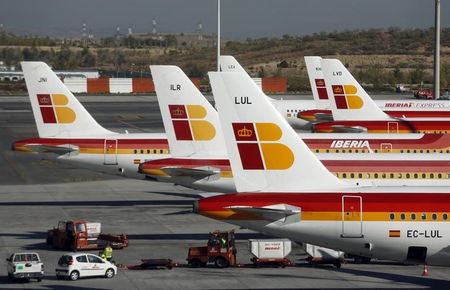 © Reuters. Passenger planes of Spain's flagship Iberia airline are parked at Terminal 4 of Madrid's Barajas airport