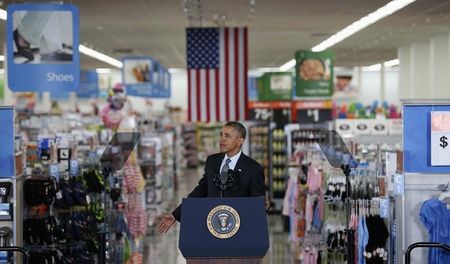 © Reuters. U.S. President Barack Obama speaks about energy during a visit to a Wal-Mart store in Mountain View, California