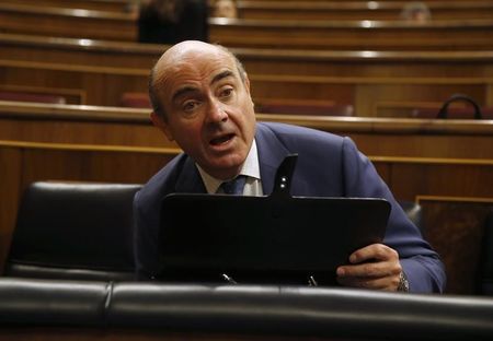 © Reuters. Guindos dice que la salida a bolsa de Aena estará lista en unos días