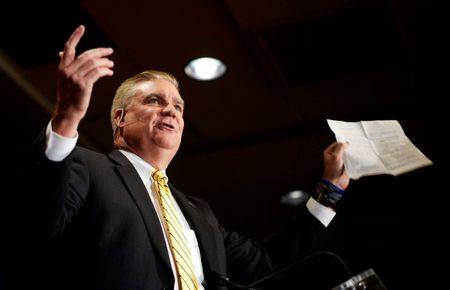 © Reuters. Chad Connelly, Director of Faith Engagement for the Republican National Committee speaks to an audience of pastors at a American Renewal Project dinner in Westminster