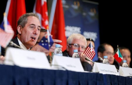 © Reuters. U.S. Trade Representative Froman speaks at a press conference during the Trans Pacific Partnership meeting of trade representatives in Sydney