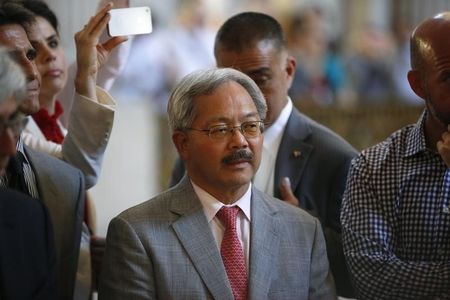 © Reuters. San Francisco Mayor Ed Lee watches as Proposition 8 plaintiffs get married in San Francisco