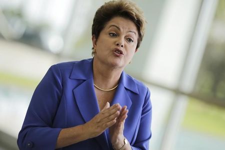 © Reuters. Presidente Dilma Rousseff concede entrevista à imprensa em Brasília
