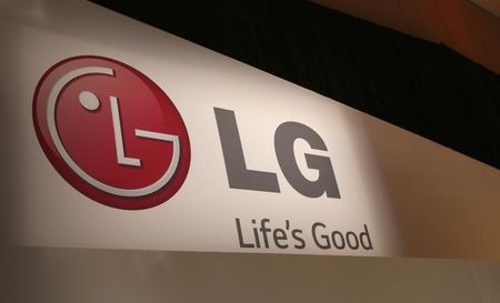 © Reuters. LG company logo is seen following an event during the annual Consumer Electronics Show in Las Vegas