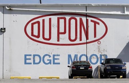 © Reuters. A view of the Dupont logo on a wall at the Dupont  Edge Moor  facility near Wilmington, Delaware