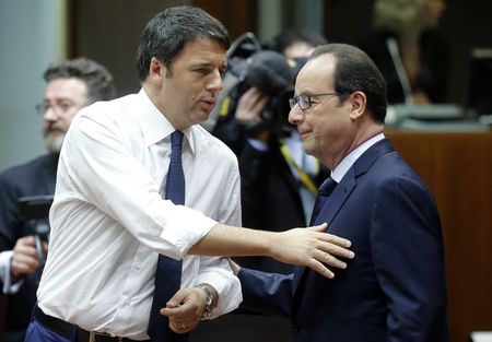 © Reuters. Italy's Prime Minister Renzi talks with France's President Hollande as they arrive for a working session during an EU summit in Brussels