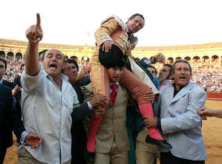 © Reuters. Fallece el matador de toros José María Manzanares a los 61 años