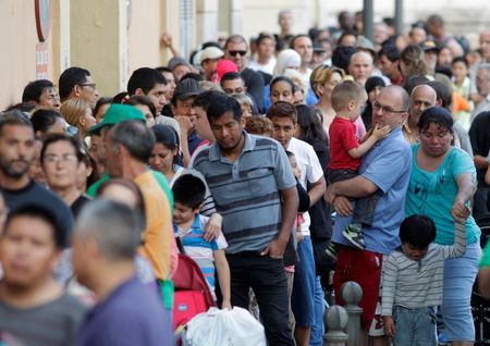 © Reuters. UNICEF dice que la crisis hace retroceder 10 años a los hogares españoles