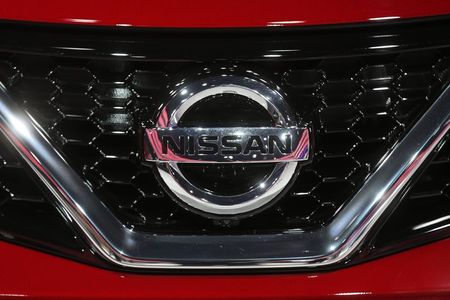 © Reuters. Logo da Nissan fotografado durante Feira Internacional de Automóveis em Paris 