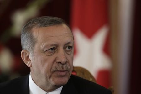 © Reuters. ايران تتهم تركيا باطالة أمد الحرب الاهلية في سوريا