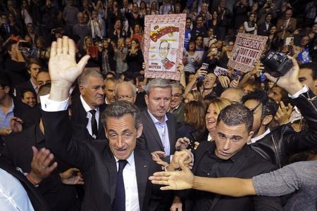 © Reuters. SARKOZY APPELLE À L’UNITÉ DE L’UMP LORS D’UN MEETING À MARSEILLE