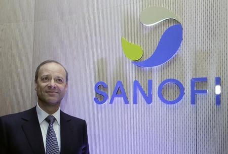 © Reuters. Chris Viehbacher, CEO of Sanofi, attends the company's 2012 annual results presentation in Paris